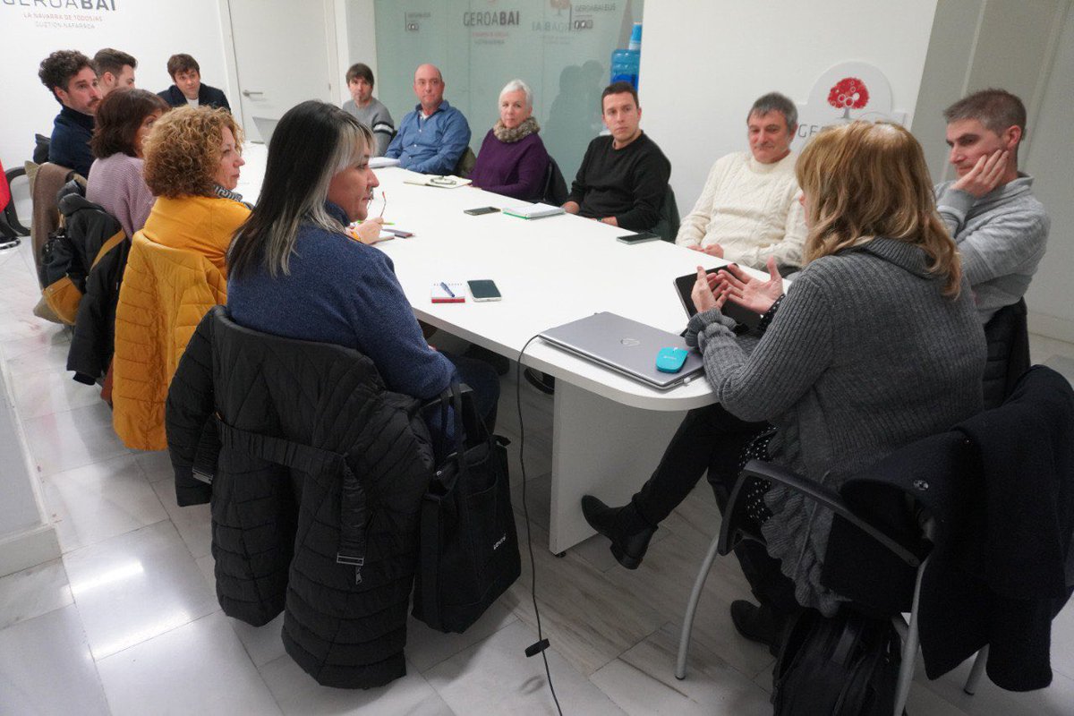 ✅Batzorde Exekutibo berriak, <a href="/PabloAzconaM/">Pablo Azcona Molinet</a> Idazkari Nagusi dela, bere lehen topaketa egin du

➡️Erakundeetako ordezkariekin zabalduko da:

👉🏻 Senatua
👉🏻Nafarroako Gobernua
👉🏻Iruñeko Udala
👉🏻Gazte Sozialberdeak

📋Organigrama berria izendatzen da