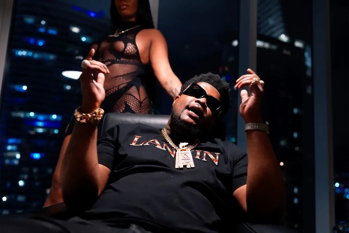 Rolling Stone names <a href="/bossman_dlow/">BossMan Dlow</a>'s "Get In With Me" as one of the best Hip Hop songs of 2024 

Over an urgent Dxntemadeit beat, Bossman rhymes with an off-kilter cadence and infectious confidence that makes every line feel ripe for virality.

LIST: rollingstone.com/music/music-li…
