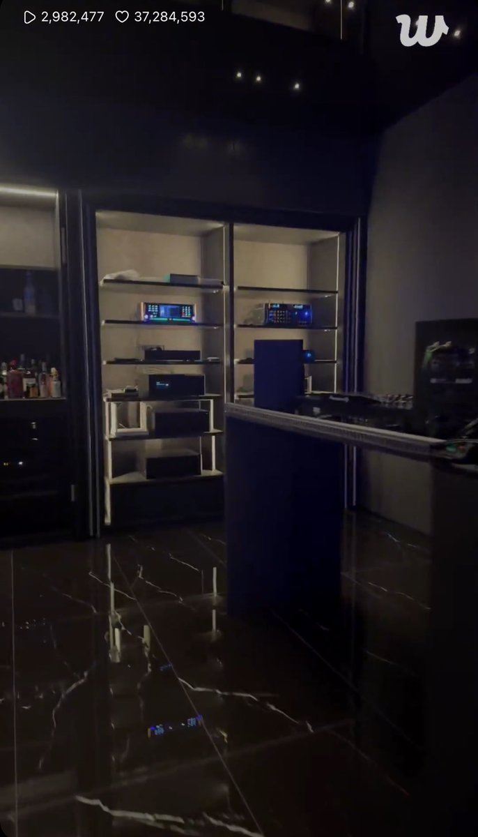 handsome rich talent ,he’s EVERYONE DREAM