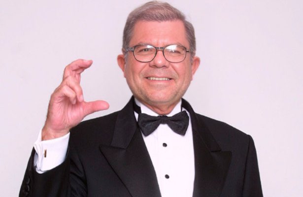 salvadorc87's tweet image. ¿Quien da patadita de la buena suerte? ¿Quien se sabrosea a las edecanes? Paaaaaaausa y… #AunHayMásPoderoso