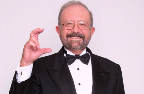 salvadorc87's tweet image. ¿Quien da patadita de la buena suerte? ¿Quien se sabrosea a las edecanes? Paaaaaaausa y… #AunHayMásPoderoso