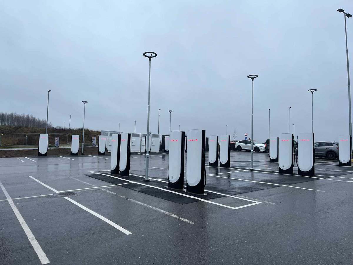 New Tesla Supercharger: Jessheim, Norway (20 stalls) 
tesla.com/en_eu/findus?l…