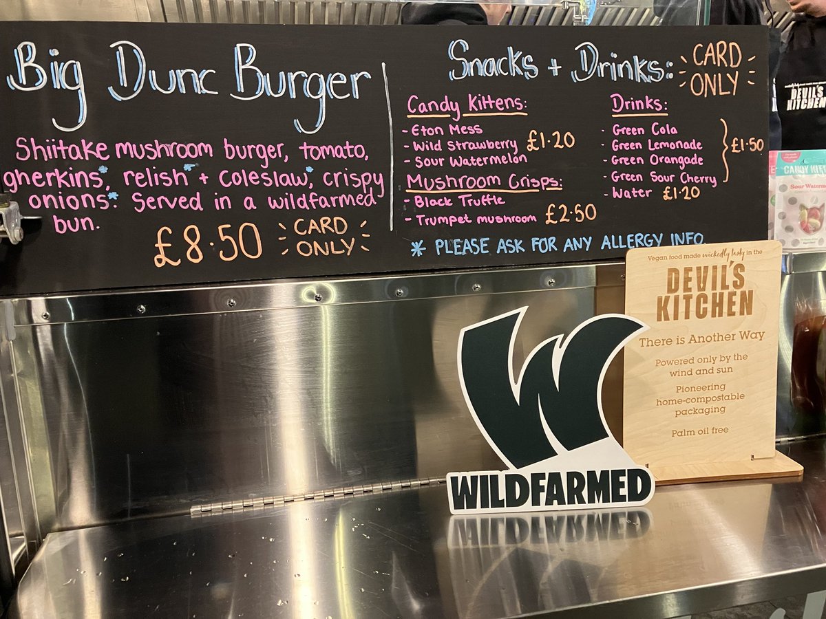 fgkitchen2025's tweet image. Supporting @MassiveAttackUK in Liverpool recently at their climate action accelerator event at @MandSBankArena. Serving Shiitake Mushroom Burgers in delicious @wildfarmed vegan buns. Well done @sodexolive on running a plant based menu throughout the event.
#wildfarmed