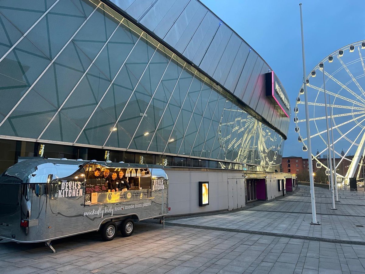 fgkitchen2025's tweet image. Supporting @MassiveAttackUK in Liverpool recently at their climate action accelerator event at @MandSBankArena. Serving Shiitake Mushroom Burgers in delicious @wildfarmed vegan buns. Well done @sodexolive on running a plant based menu throughout the event.
#wildfarmed