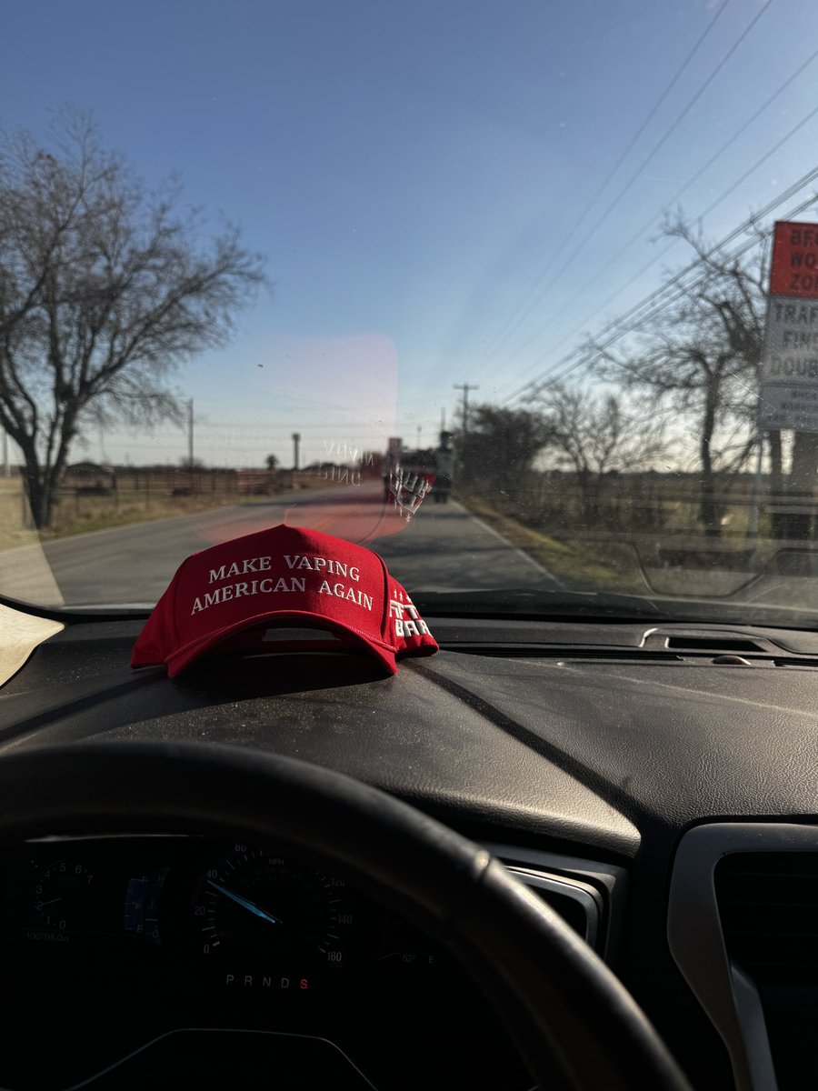 Puff21_'s tweet image. Make vaping American Again!