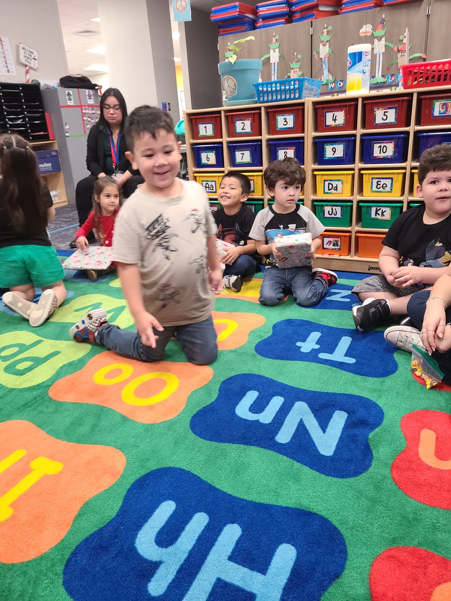 Mrs. Everett tweet media