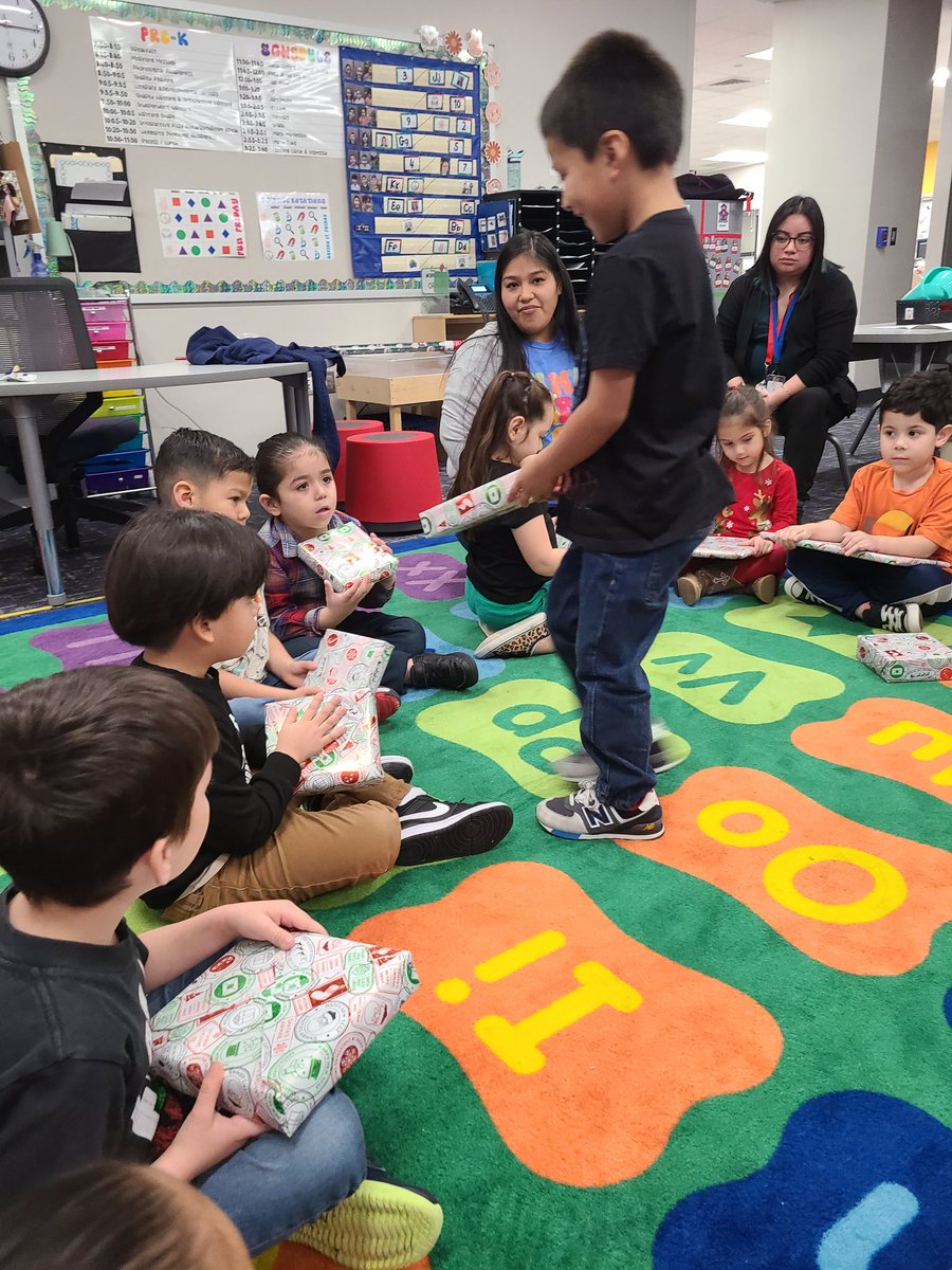 Mrs. Everett tweet media