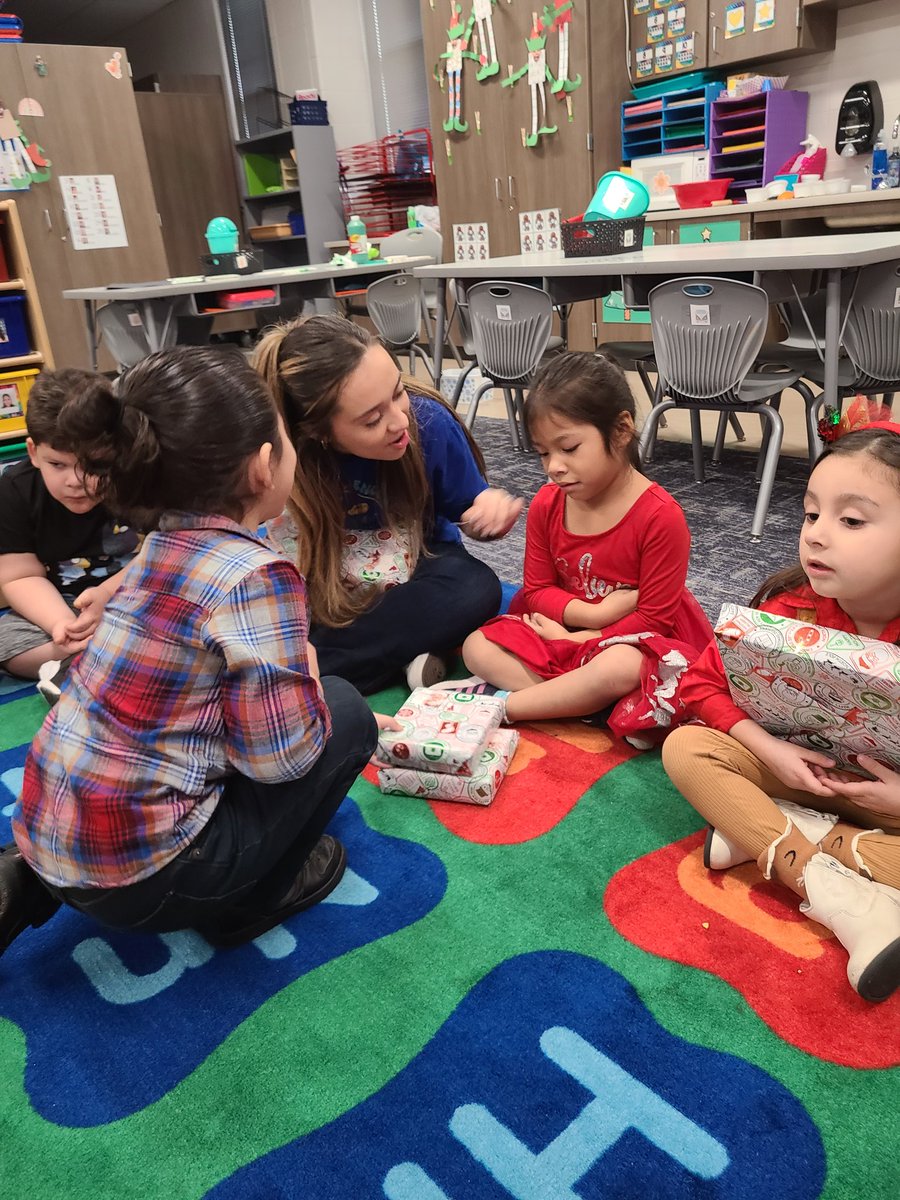 Mrs. Everett tweet media