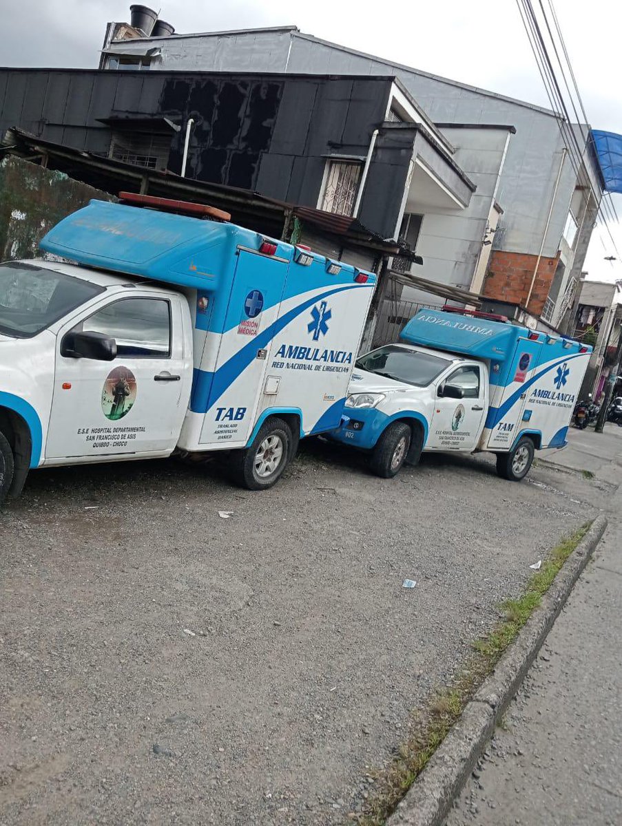 DARWINLOZANOMU's tweet photo. Y entonces las 2 ambulancias que tiene el @nuevaesehsfa están paradas porque tienen vencidas la revisión “técnomecánica”?

Definitivamente la intervención de la @Supersalud y su pécora agente @juanamud_ acabaron el hospital y la gobernadora @NubiaCarolinaCC modo “Shakira”. https://t.co/0m2Fcvkh6R