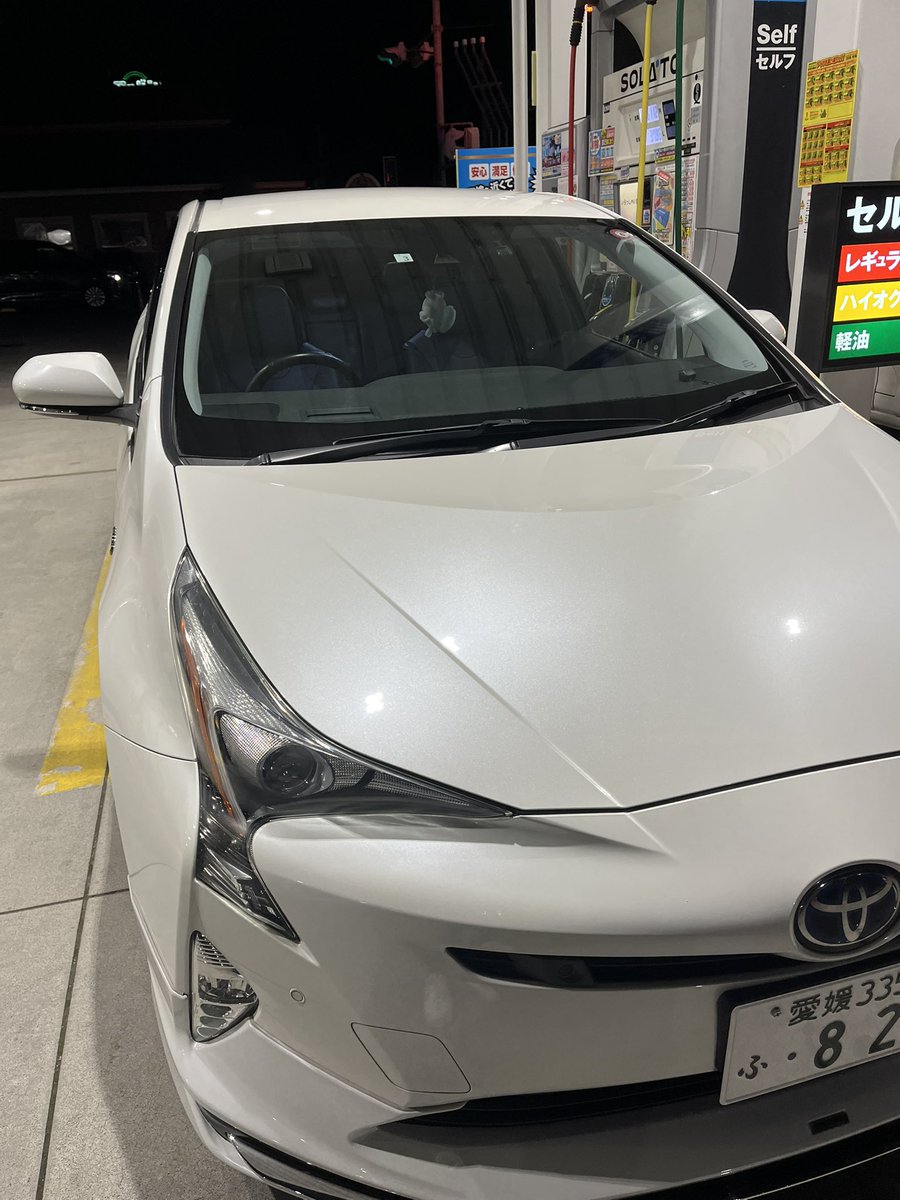 sho_PRIUS's tweet photo. 油膜とウロコ取りした後に洗車してワックスかけて今年最後の洗車してピッカピカ😊

キイロビン最高ですな

#50プリウス https://t.co/UivsvlGmWM