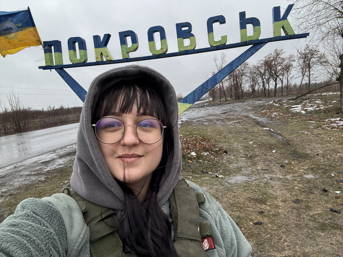jana_skhidna's tweet photo. велич. історія. символіка

зараз би говорити про культуру, архітектуру, чистоту, педантичність…але який в цьому сенс коли ворог лізе на тебе щодня? коли хоче оточити, відрізати логістичні шляхи, знищити, вбити… https://t.co/Hw0rW5GR4L