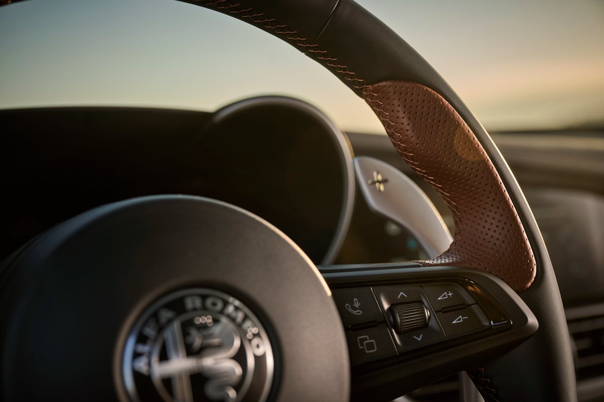 Neodyum's tweet photo. Les premières images de l'édition limitée Intensa qui sera présentée sur l'ensemble de la gamme Alfa Romeo dès le Salon de l'Auto de Bruxelles... https://t.co/Rtte2gQZCm