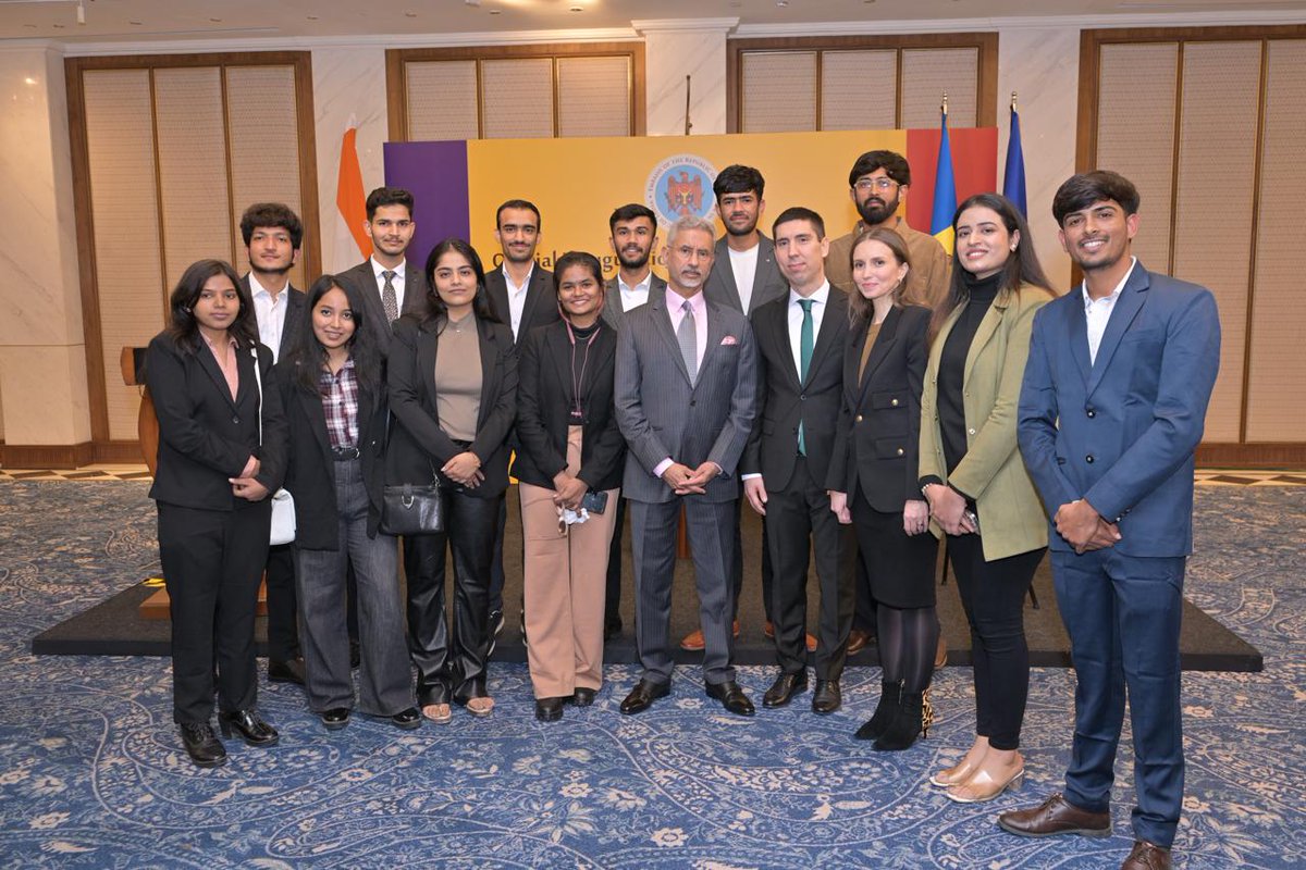 ImRmsh45's tweet photo. Many congratulations to ambassador @ana_taban on the official inauguration of Moldovan Embassy in Delhi. 

Had a brief interaction with Deputy PM &amp; FM of Moldova @MihaiPopsoi &amp; also got the opportunity to meet our EAM @DrSJaishankar on the special occasion.

#Wine_Ambassador https://t.co/DLytCEWJZH
