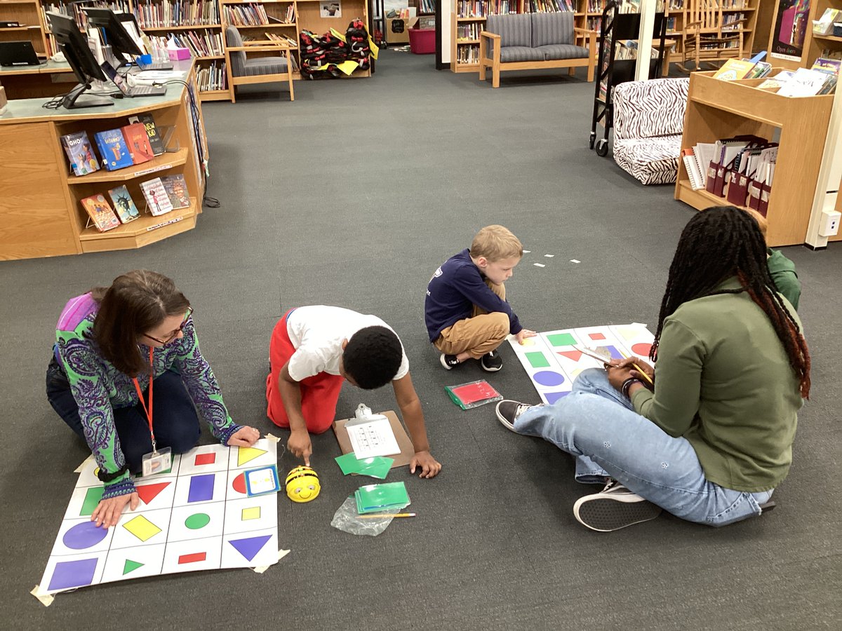 EphesusElem's tweet photo. Our kinders programmed #BeeBot robots using directional arrows to move on a shape mat and in the Bee-Bot app for #HourofCode! Their skills have already grown so much, since starting with unplugged coding lessons a few weeks ago. @EphesusITF @BaileyNormann @chccs https://t.co/yTBlLgBgnV