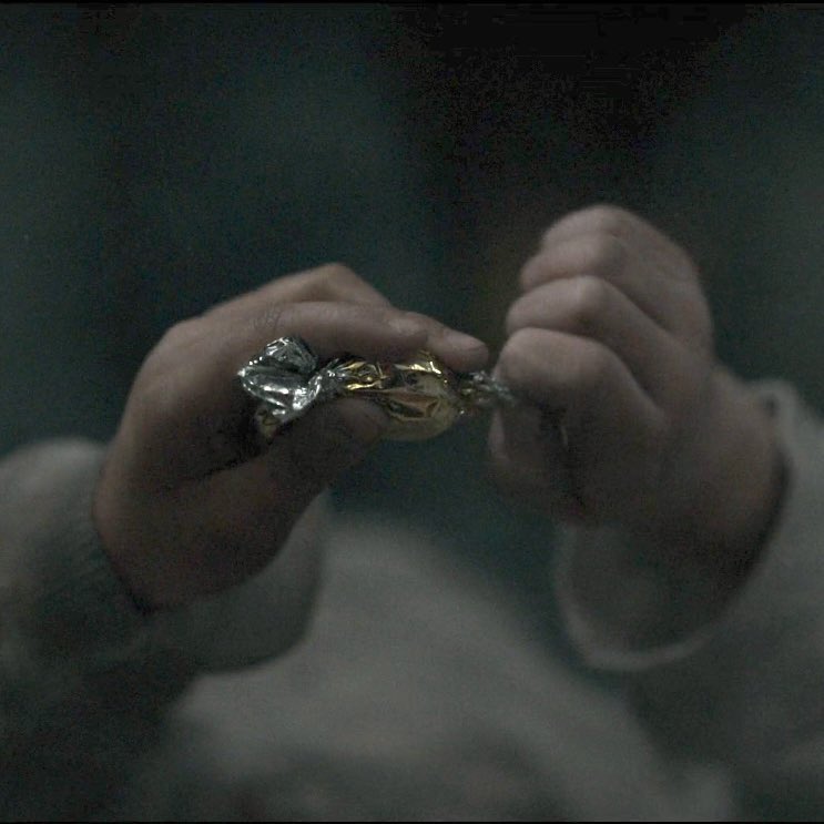rruonans's tweet photo. why are you crying? it’s just a candy.

the candy : 

#LightShop #조명가게 https://t.co/BUtKjXh1uT
