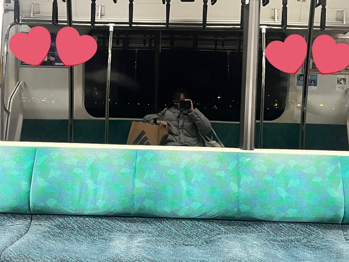 誕生日になりました！
1人で電車のど真ん中で歳とったの初めて
だーれもいない(  ◜ω◝ )