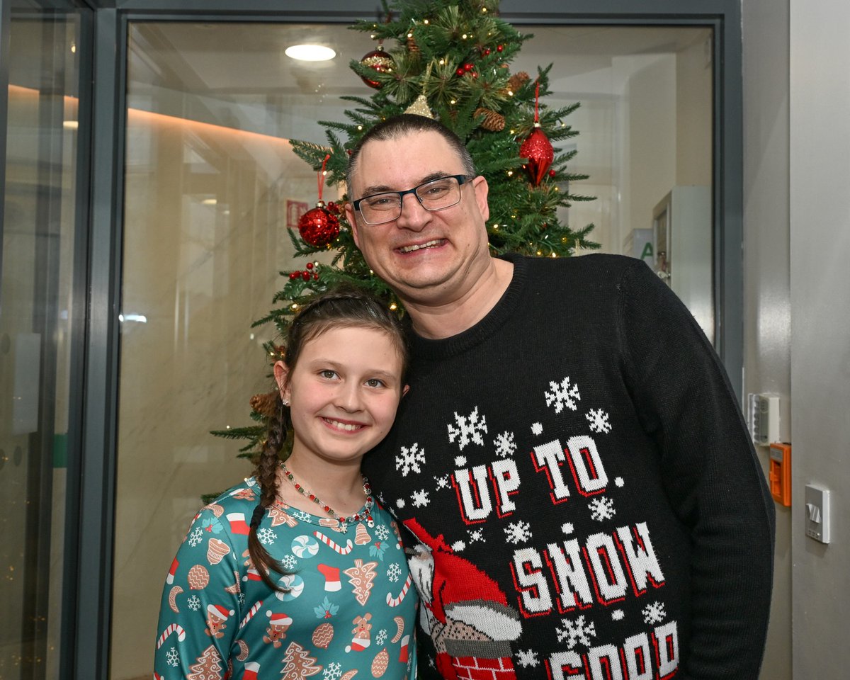 CluneTech's tweet image. Our Kilkenny HQ was brimming with festive cheer as we hosted our #KidsChristmasParty, complete with face painting, crafts, treats, music, and a special visit from Santa 🎅🎁 Huge thanks to everyone who joined – roll on next year! 🥳✨ #CluneTech #OneTeam #HappyChristmas