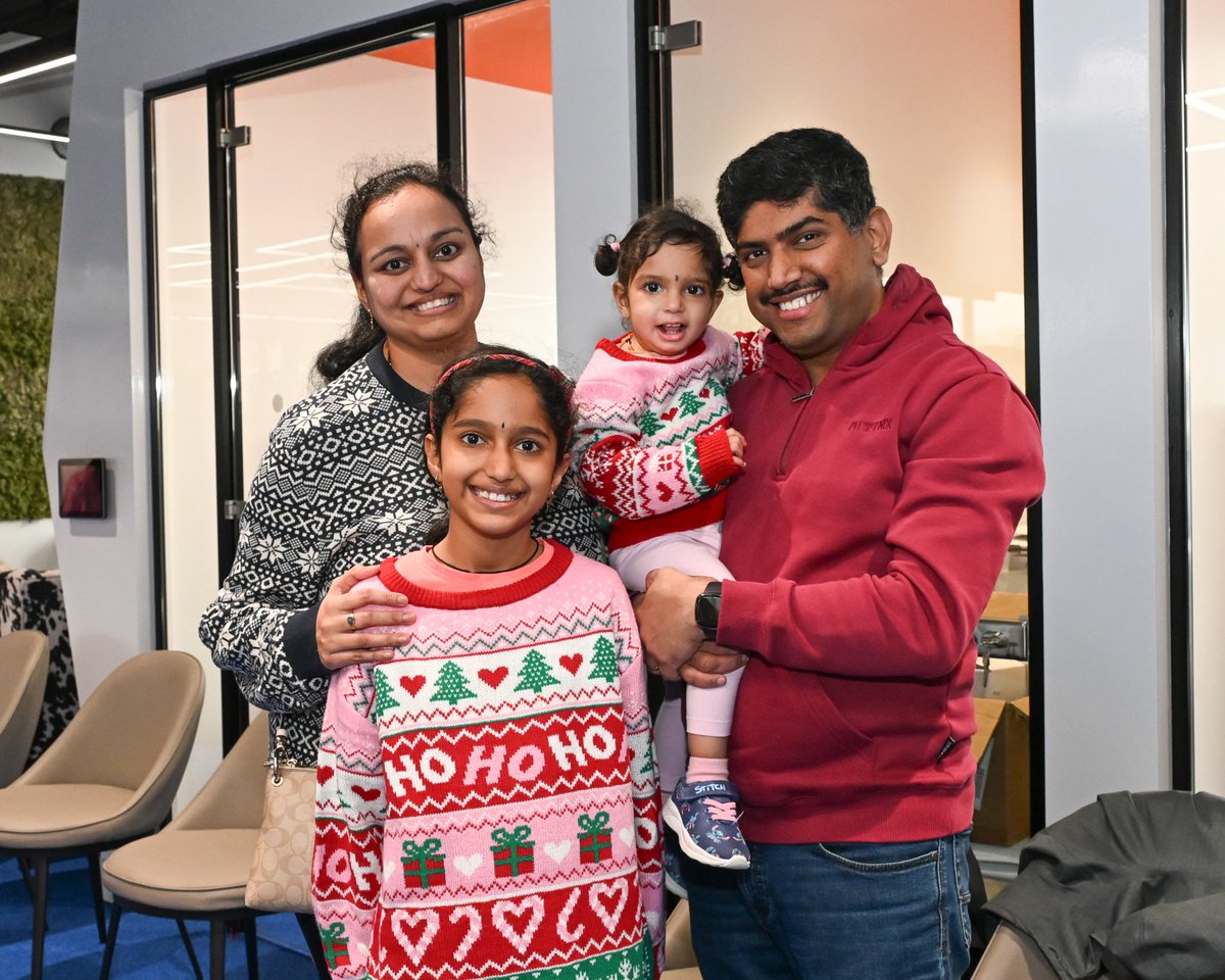 CluneTech's tweet image. Our Kilkenny HQ was brimming with festive cheer as we hosted our #KidsChristmasParty, complete with face painting, crafts, treats, music, and a special visit from Santa 🎅🎁 Huge thanks to everyone who joined – roll on next year! 🥳✨ #CluneTech #OneTeam #HappyChristmas