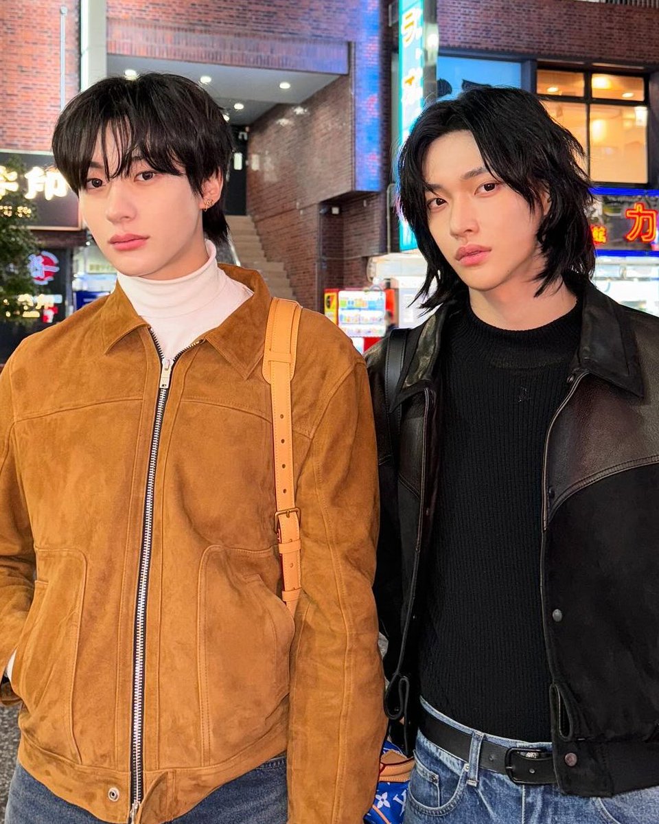 otalvb's tweet image. 🐶🐱 빈앤톤 89듀오 멍냥즈 투샷 월드컵

✓ 인스타나 위버스 등에 업로드된 투샷/셀카
✓ 포토카드로 만들어진 셀카

🚩 piku.co.kr/w/8VyTqE