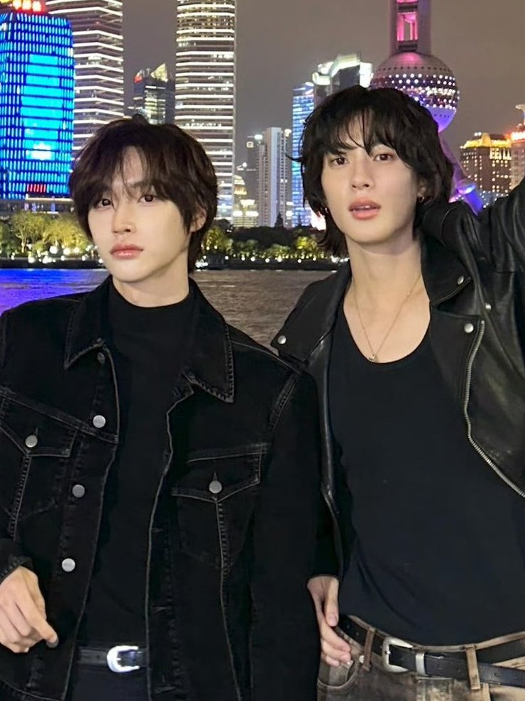 otalvb's tweet image. 🐶🐱 빈앤톤 89듀오 멍냥즈 투샷 월드컵

✓ 인스타나 위버스 등에 업로드된 투샷/셀카
✓ 포토카드로 만들어진 셀카

🚩 piku.co.kr/w/8VyTqE