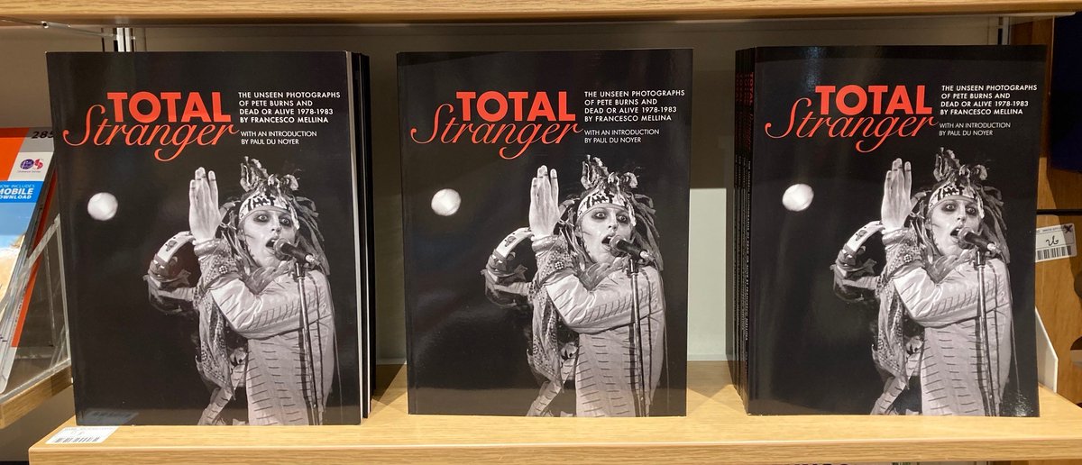 WaterstonesLPL's tweet image. A fresh delivery &amp;amp; a full shelf of @francescomell10 new book #TotalStranger full of previously unseen photographs of the wondrous #PeteBurns - also, be sure to join us on 30th Jan 6.30pm to hear Francesco discuss the collection further. Tickets etc 👉bit.ly/41F3GxK 📷