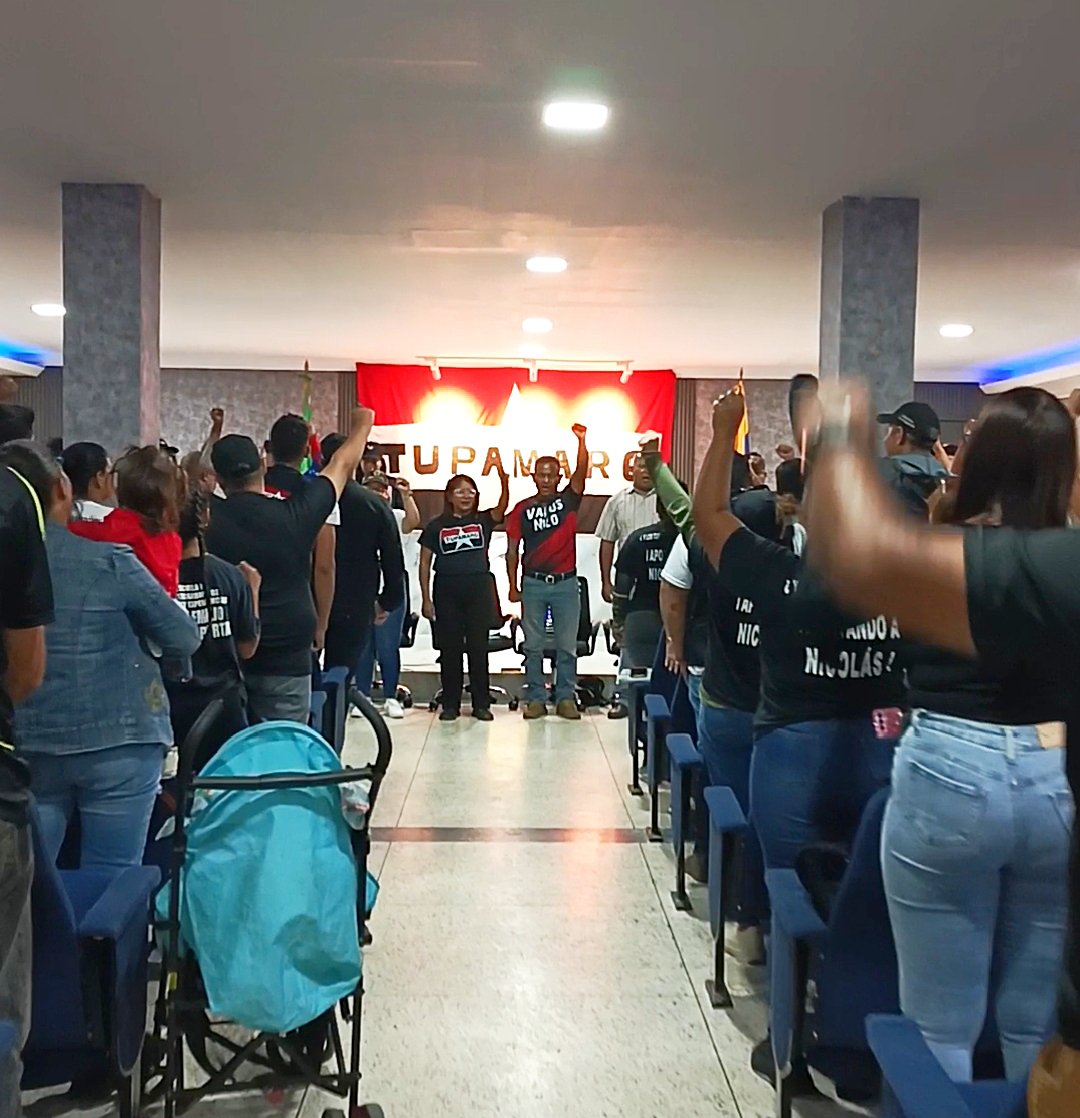 OrienteMRT_'s tweet photo. Iniciamos nuestro secretariado en el Edo. @AnzoateguiMrt3  con la entonación de nuestro Himno del partido y palabras de bienvenida de la resp. Política @arelysponce1 a la militancia para nuestra reunión de trabajo en el cierre del año y rumbo al 10E   #TupamaroTomaCaracas https://t.co/Hn7nZqH8ur