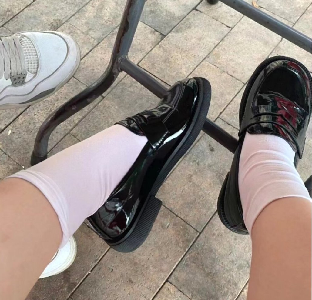 XR783271's tweet photo. #贱狗 #恋足 #女性崇拜 #贡猪 #傻逼提款机 #贡奴  最贱的傻逼贱狗才会这么看祖宗的鞋子吧？贡狗等什么呢，还不跪下把祖宗鞋子请会家磕头？ https://t.co/oo5cXmJpWq