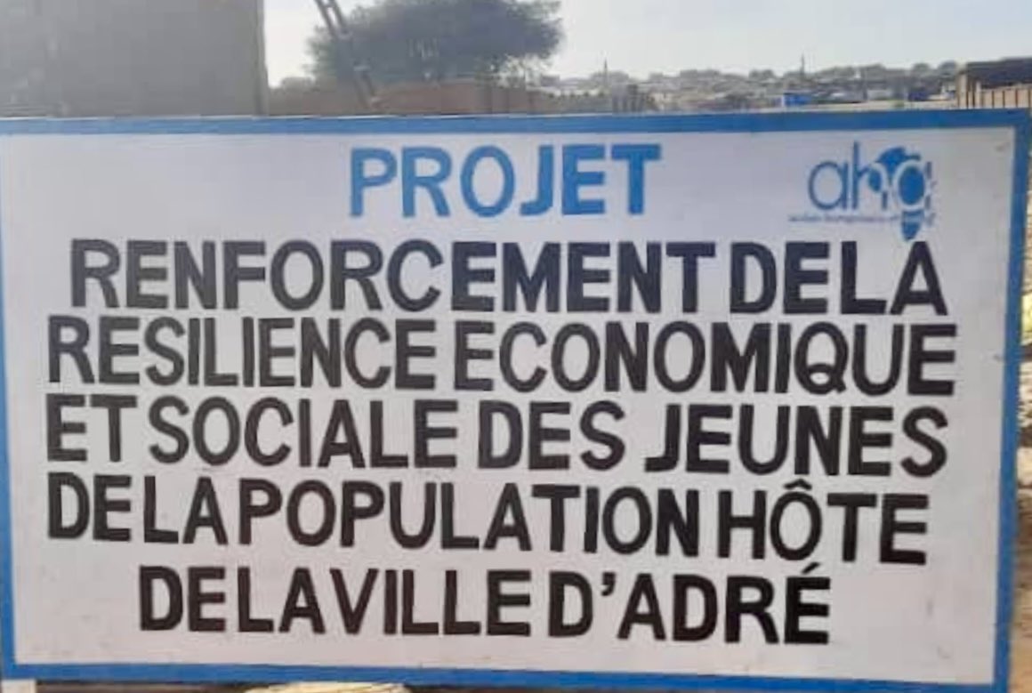 xibniy's tweet photo. Lancement du Projet #PRESA adossé au Projet #PRECOTE à #Adré (#Tchad) !
Avec l’appui de l’@FranceauTchad 
&amp; l'ONG ADES, AHA initie des formations qualifiantes &amp; des #AGR pour renforcer la résilience des jeunes. Une vision pour la paix, la cohésion sociale &amp; l’autonomisation éco https://t.co/1e2gJhbjsG