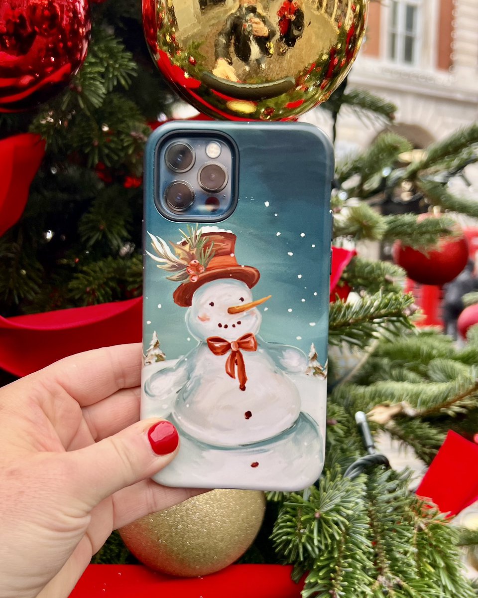 StringberryUK's tweet photo. Welcome winter with our delightful snowman themed phone cases! Four distinct designs that bring the winter vibes. Keep your style chilled. ⛄❄ 

#ChilledStyle #WinterVibes #PhoneDesigns https://t.co/uXFFhGXCkZ