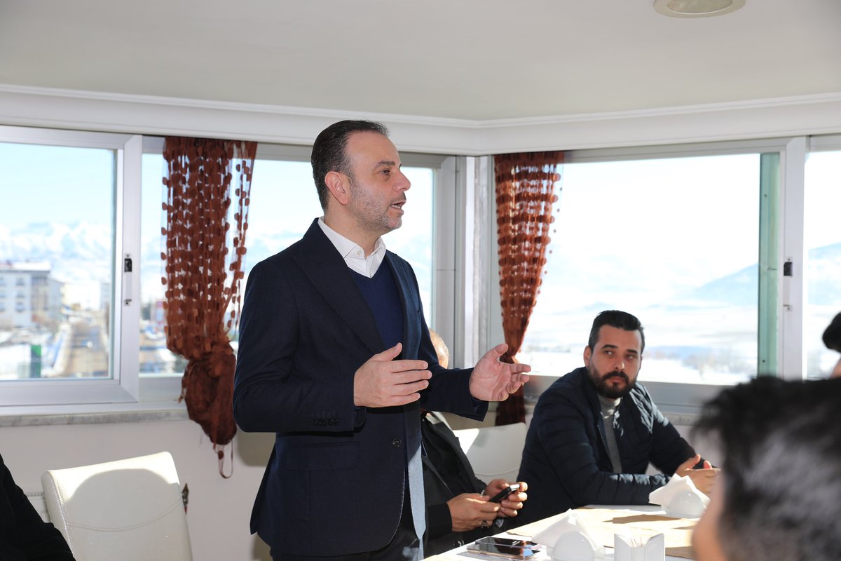 ozangulacti's tweet photo. 📍 Tufanbeyli

Tufanbeyli’de teşkilatımızın tüm kademeleriyle bir araya gelerek, birlik ve beraberlik içerisinde toplantımızı gerçekleştirdik. 

Cumhurbaşkanımız Sayın @RTErdogan’ın liderliğinde, hedeflerimize ulaşmak için kararlılıkla çalışmaya devam edeceğiz.

Hedefimiz, daha güçlü bir Tufanbeyli ve daha büyük bir Türkiye! 🇹🇷