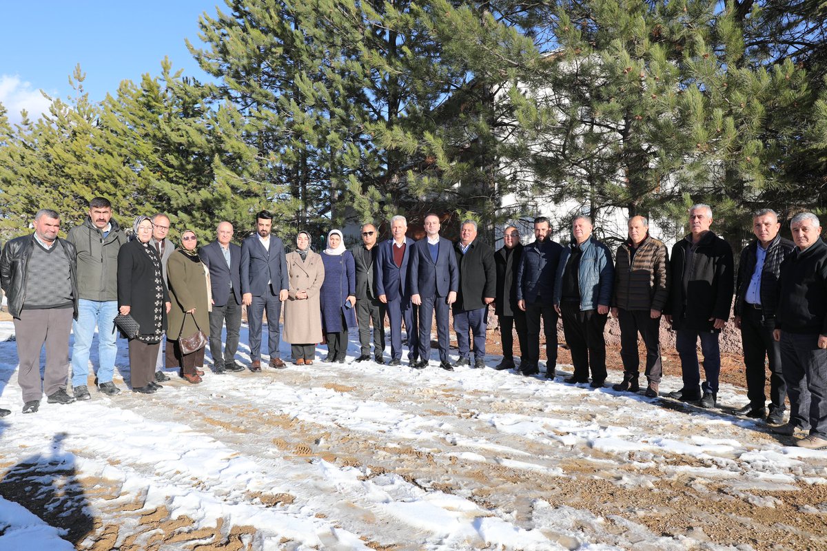 ozangulacti's tweet photo. 📍 Tufanbeyli

Tufanbeyli’de teşkilatımızın tüm kademeleriyle bir araya gelerek, birlik ve beraberlik içerisinde toplantımızı gerçekleştirdik. 

Cumhurbaşkanımız Sayın @RTErdogan’ın liderliğinde, hedeflerimize ulaşmak için kararlılıkla çalışmaya devam edeceğiz.

Hedefimiz, daha güçlü bir Tufanbeyli ve daha büyük bir Türkiye! 🇹🇷
