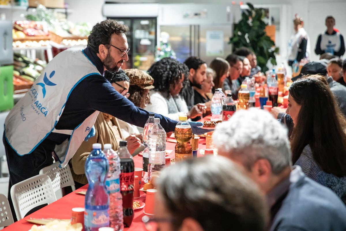 ProgettoArca's tweet photo. Una cena di Natale per le famiglie beneficiarie dei nostri Market solidali 🎄🍝🎁🎅
Grazie di cuore ai nostri sostenitori e ai nostri volontari ❤️
#ProgettoArca #NataleSolidale https://t.co/yj54qTLG6B