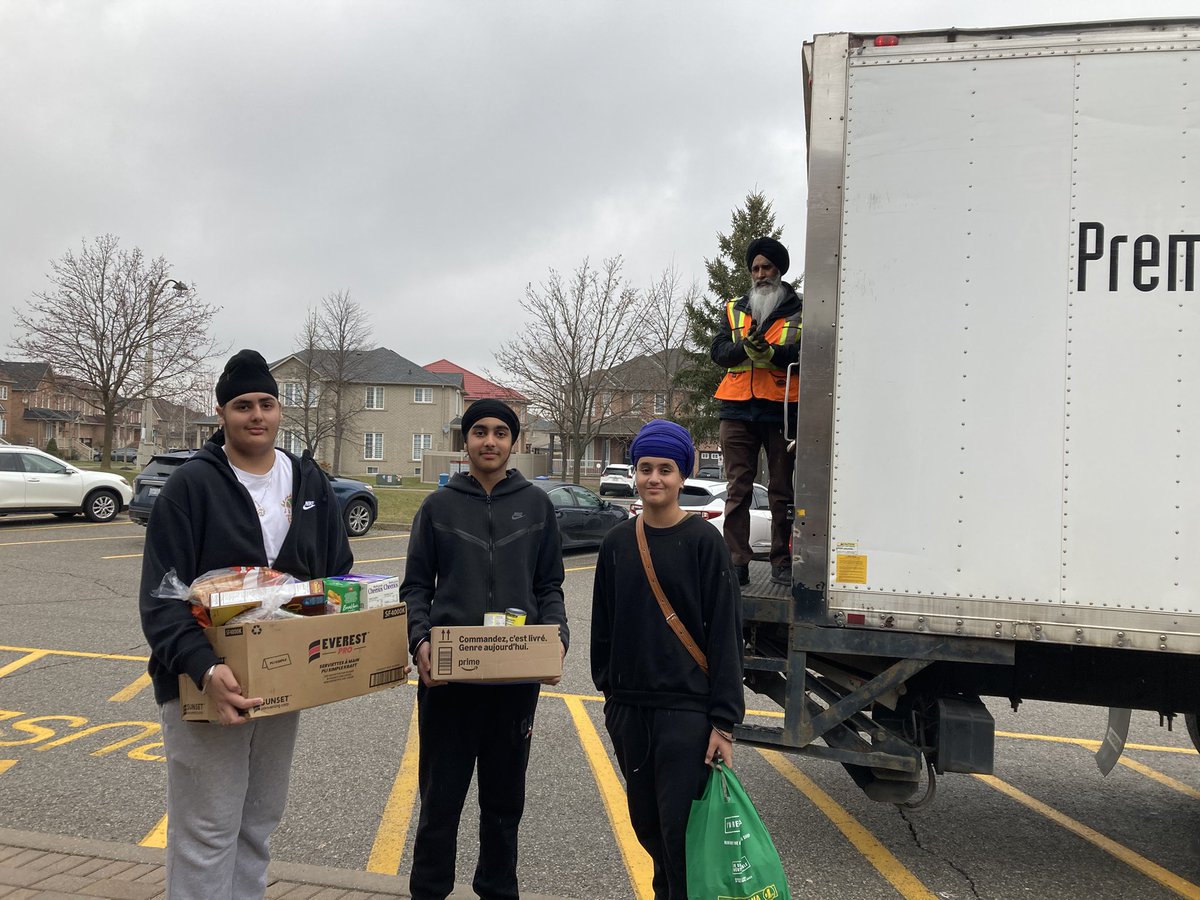 SunnyViewMS's tweet image. Lots of community building activity around Sunny View this week, including spirit days organized by our Student Parliament, musical performances, supporting our local food banks &amp;amp; enjoying this time of year in community with each other. @mrsmfrancis1 @PNeerja @PeelSchools