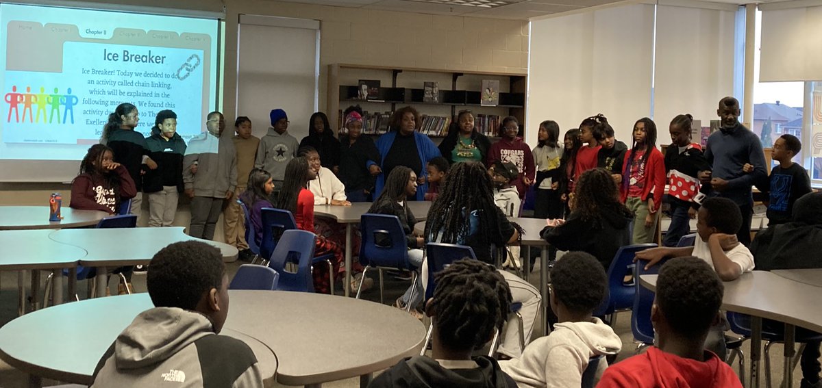 SunnyViewMS's tweet image. Lots of community building activity around Sunny View this week, including spirit days organized by our Student Parliament, musical performances, supporting our local food banks &amp;amp; enjoying this time of year in community with each other. @mrsmfrancis1 @PNeerja @PeelSchools