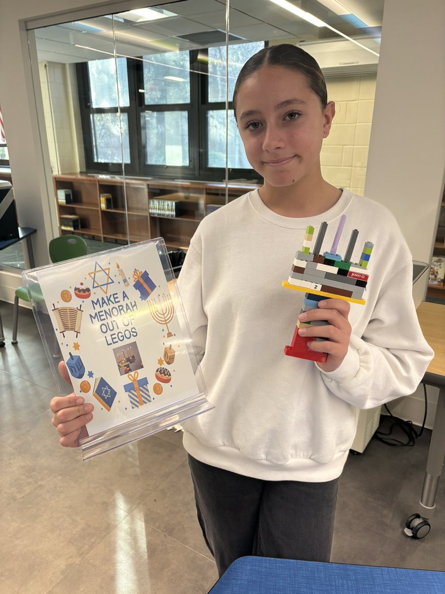 MrsSorensen2's tweet photo. EES students created elves, Christmas trees &amp; menorahs in Makerspace. ⚙️🎅🏼🎄🕎 @esm_csd @esm_Curriculum @cpolney @PrincipalEES https://t.co/0S2nbQAlCu