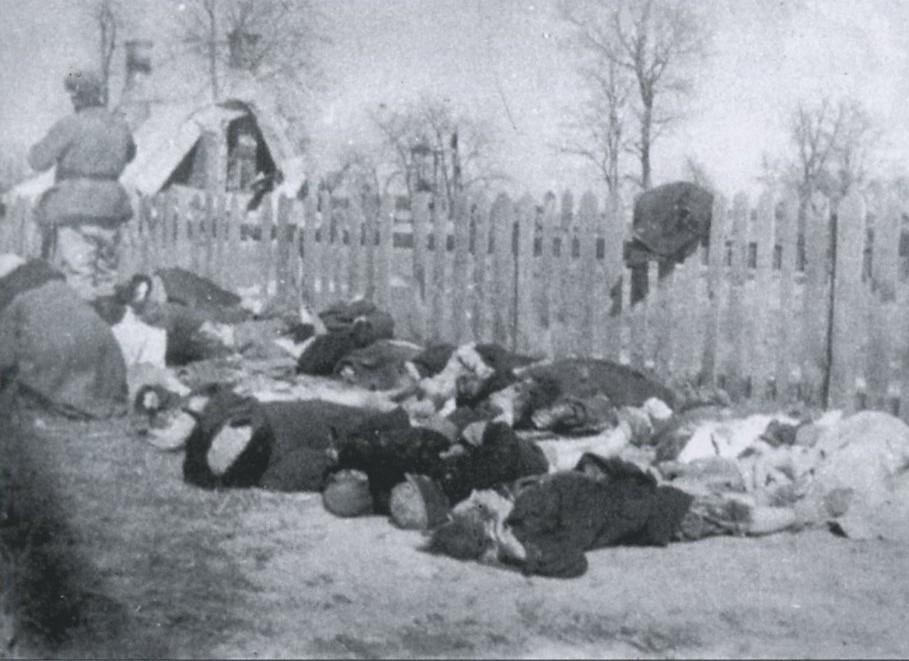 Jan34733995's tweet photo. 18.12.2024 r. - Ukraina:

Podczas wizyty we Lwowie, premier Donald Tusk użył określenia „tragedia wołyńska”.

„Niech do piekła pójdą ci, którzy w sytuacji, w jakiej jesteśmy dziś wszyscy, wyciągają historię.” – stwierdził.

@donaldtusk - takiej HAŃBY Polska nie przeżyła dawno! https://t.co/NSZQCPAkxb