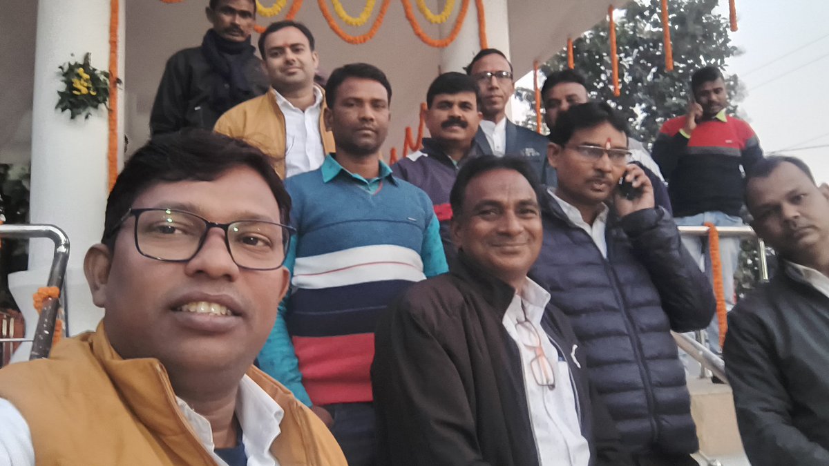 DrRajeevKrGope's tweet photo. झारखंड आंदोलनकारी के प्रमुख नायक एवं हमारे पूर्व सांसद स्वर्ग विनोद बिहारी महतो के 33 वें पुण्यतिथि पर श्रद्धांजलि अर्पित करने पहुंचे विनोद धाम, गोप एकता मंच के सभी सदस्य के साथ। 
#पढ़ो_और_लड़ो 
#विनोद_बाबू_अमर_रहे
#Dr_Rajeev_Kumar_Gope https://t.co/1E3ALUncfH