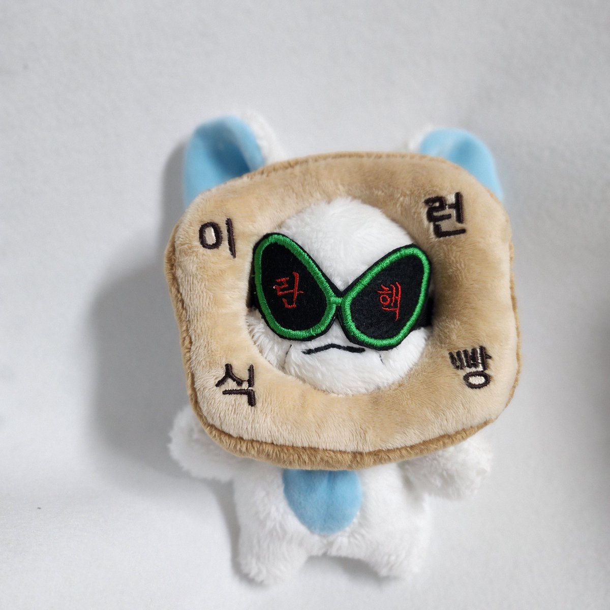 메리탄핵썬구리마스😎
광화문에 모일 솜깅이들을 힙하게!
당일 나눔공지 들고 다시 오도록하겠습니다.