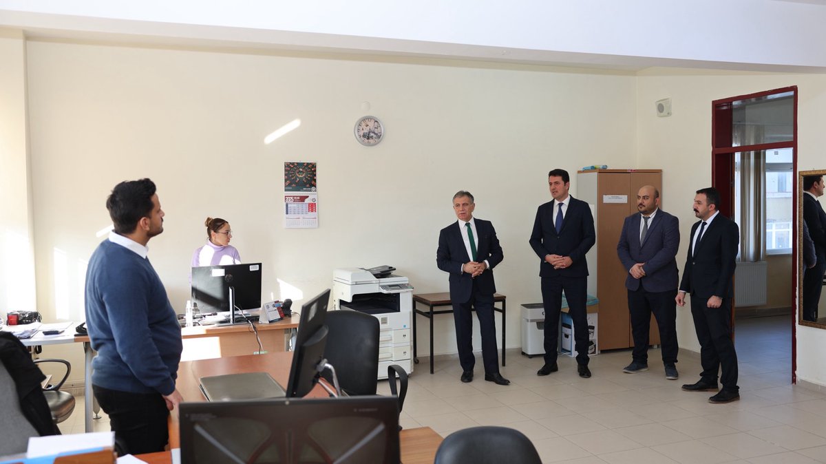 kocakysr's tweet photo. Balâ İlçe Milli Eğitim Müdürlüğümüzü ziyaret ederek çalışma arkadaşlarımız ile bir araya geldik. Güler yüzlü ve samimi karşılamaları için görevli personel arkadaşlarıma teşekkürlerimi sunuyorum. https://t.co/mfGIetVVF2