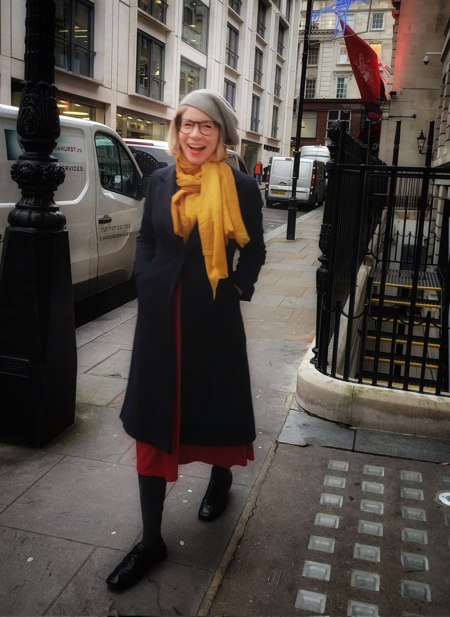 Lucy Worsley tweet media