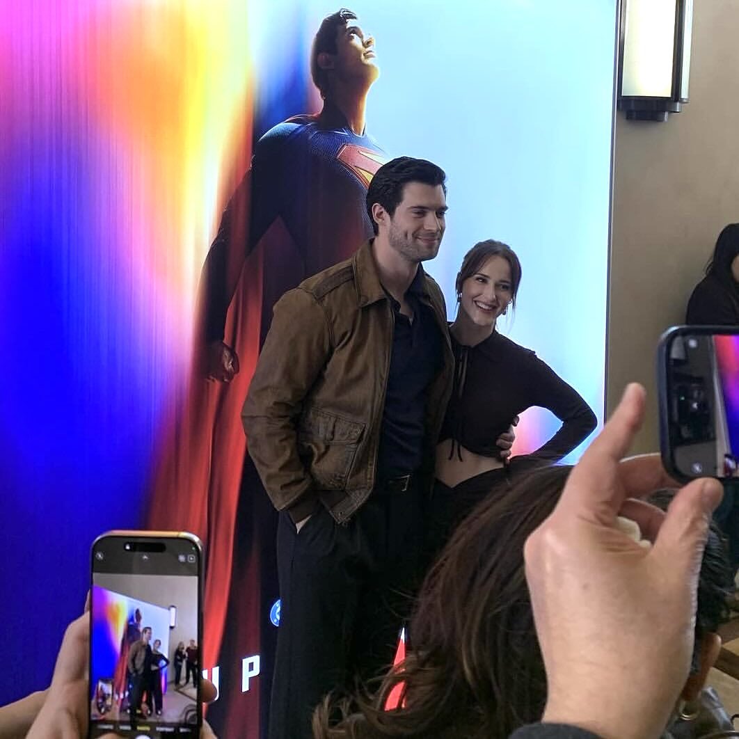 cloismagic's tweet photo. Lois and Clark legends https://t.co/uGFMru57yv