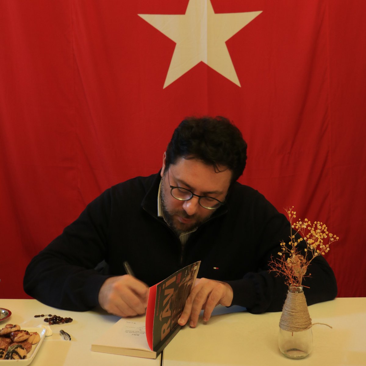 Darülfünun kulübü olarak Yazarlarla Buluşma serimizin 2.'sini Doç. Dr. Muhammed Enes Topgül hocamız ile "Ravi" kitabını tahlil ederek gerçekleştirdik.