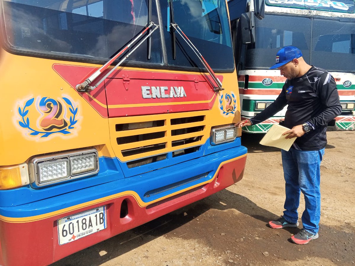 #MovilidadSegura | El INTT Barcelona promueven la seguridad vial en el terminal de pasajeros durante la temporada decembrina, orientando a los conductores sobre la importancia del uso de los dispositivos de seguridad.