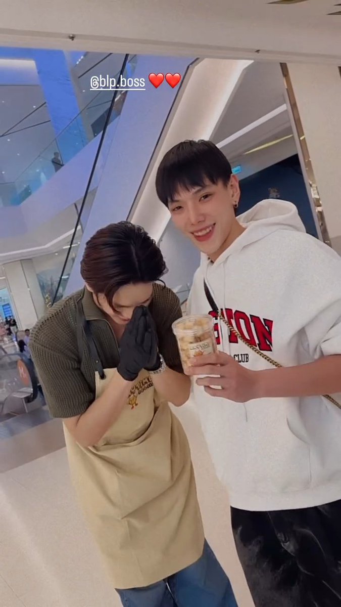 chayoun_nuna's tweet photo. น้องบอสบอกเอาครูตองซ์ให้พี่อู๋ 🫶
#bossbulaset #blpboss
#Anytimecookie #oueiija #ต้าห์อู๋ https://t.co/jnAJrvOxyv