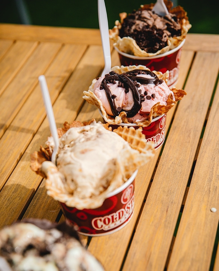 ShopMktPlace's tweet photo. 🎄 Let The Marketplace Bakersfield handle the catering.

🌮 Baja Fresh 
🍕 Mountain Mike's Pizza 
🍗 Just Wing It.
🍨 Cold Stone Creamery
.
✨ View our Ultimate Holiday Dining Guide here: https://t.co/sVNboQjbL4 https://t.co/KUsGwBfZzj