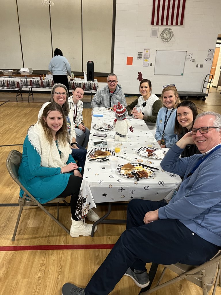 Staff had the most AMAZING breakfast this morning to kick off the holiday season.<a href="/ipsd204/">Indian Prairie 204</a>