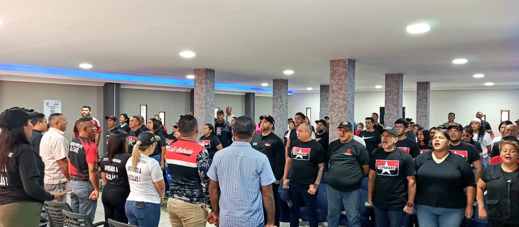 🔴⚫Con la entonación de nuestro Himno del partido iniciamos el Secretariado Regional Ampliado del Edo. Anzoàtegui.

- Nuestra camarada <a href="/arelysponce1/">arelys ponce</a> Resp. Política Regional da las palabras de bienvenida a la militancia. 

#TupamaroTomaCaracas