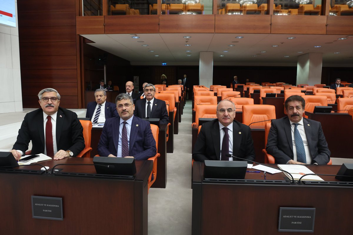 farukaytek's tweet photo. 2025 Yılı Merkezi Yönetim Bütçe Kanunu Teklifi ile 2023 Yılı Merkezi Yönetim Kesin Hesap Kanunu Teklifi görüşmelerinin 10. gününde; 2025 Yılı Merkezi Yönetim Bütçe Kanunu Teklifi’nin maddelerini görüşüyoruz.

❝#TürkiyeYüzyılı’nın kalkınma ve refah hedeflerini hayata geçiren bu bütçe, milletimize hizmet yolunda yeni bir dönemin kapılarını aralayacaktır.❞

📍TBMM Genel Kurulu