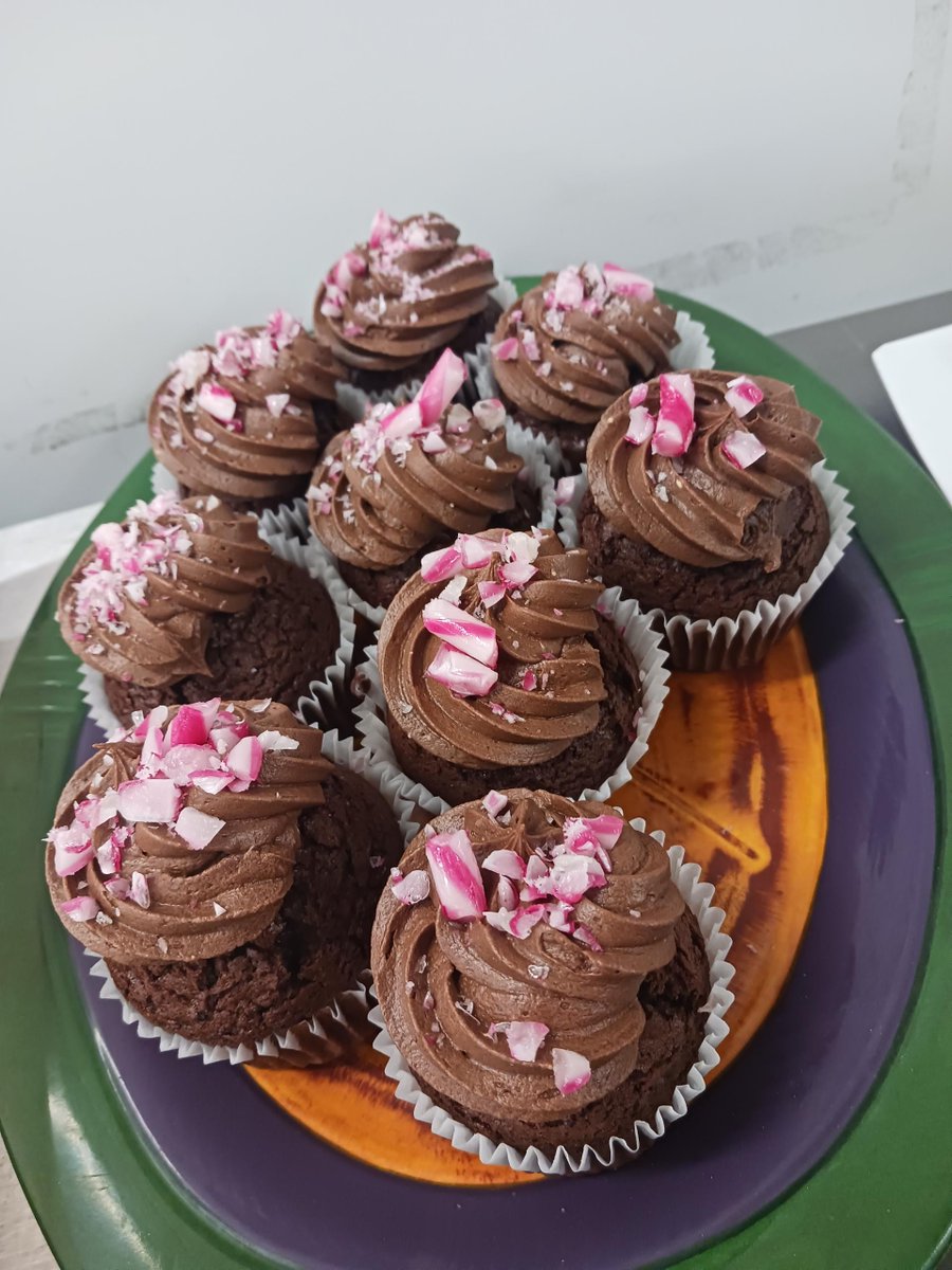 A Celebration of Belonging! Our school was filled with joy as we gathered for a special Christmas lunch. Our Catering team poured their hearts into preparing a feast, making this event a labour of love. 🎅🎁🎉#ChristmasLunch #SchoolCommunity #Belonging #LoveAndJoy #HolidaySpirit