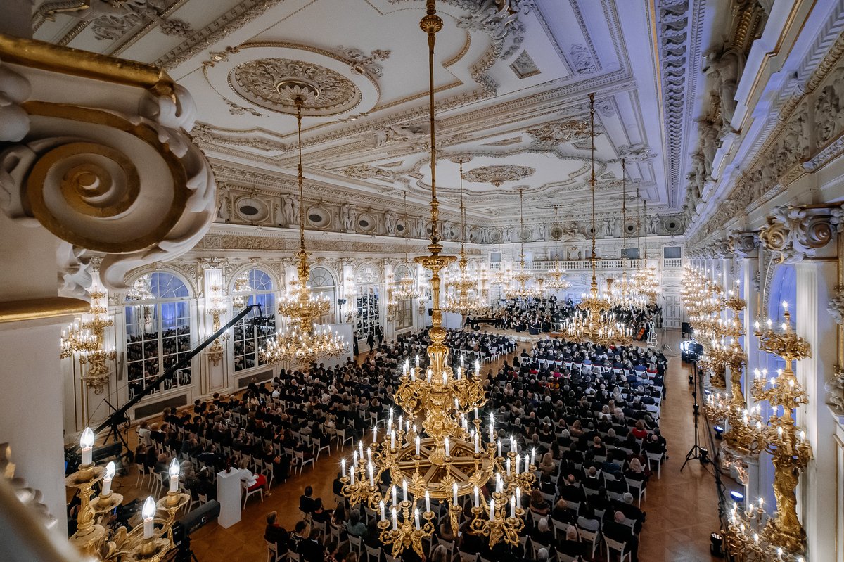 Our founder, Karel Komárek, awarded <a href="/BarrieKosky/">Barrie Kosky</a> the 2024 Antonín Dvořák Prize for his innovative contributions to Czech opera. The prize, organized by the <a href="/DvorakovaPraha/">Dvořákova Praha</a> festival, was presented at a ceremony in the Spanish Hall at Prague Castle with President <a href="/prezidentpavel/">Petr Pavel</a> in